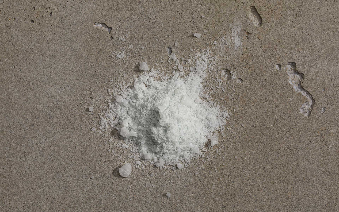 Om Organics Skincare Mini Soothing Bath Soak: Neroli + Pepper - 90 g