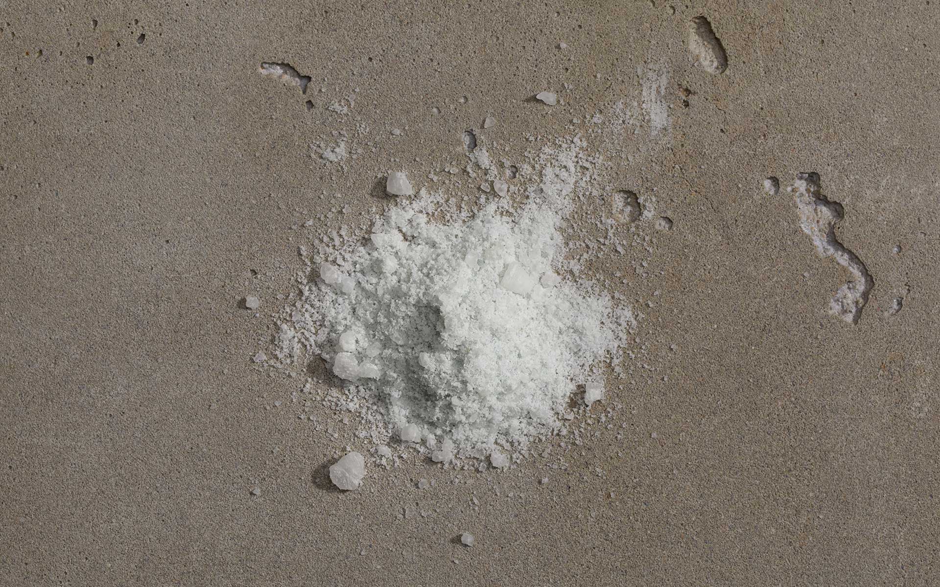 Om Organics Skincare Mini Soothing Bath Soak: Neroli + Pepper - 90 g