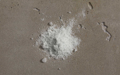 Om Organics Skincare Mini Soothing Bath Soak: Neroli + Pepper - 90 g