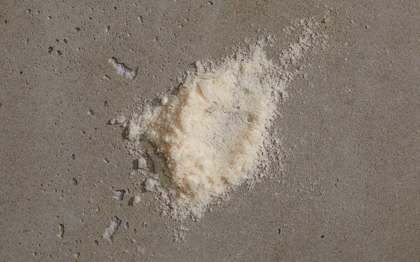 Om Organics Skincare Mini Soothing Bath Soak: Pink Coconut - 90 g