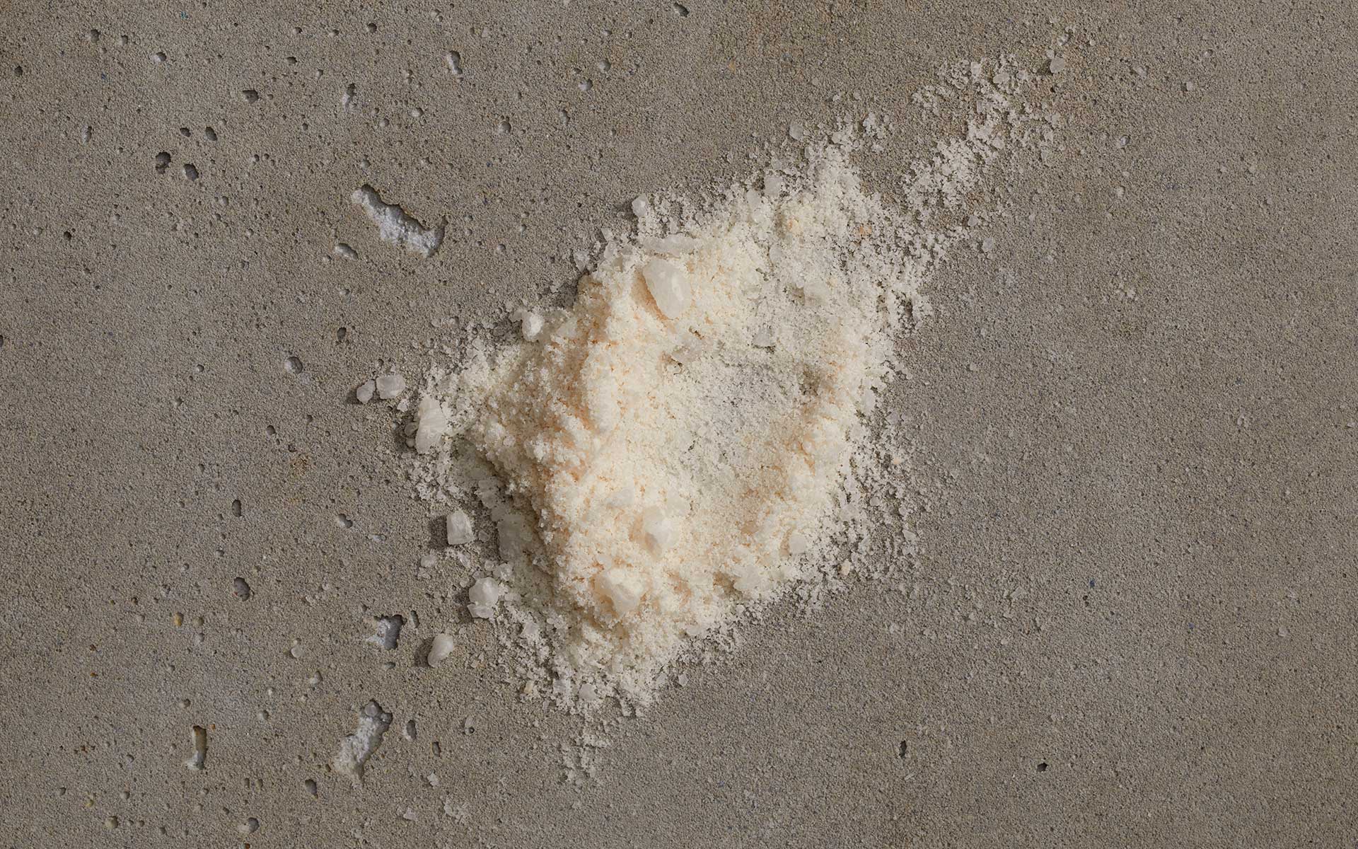 Om Organics Skincare Mini Soothing Bath Soak: Pink Coconut - 90 g